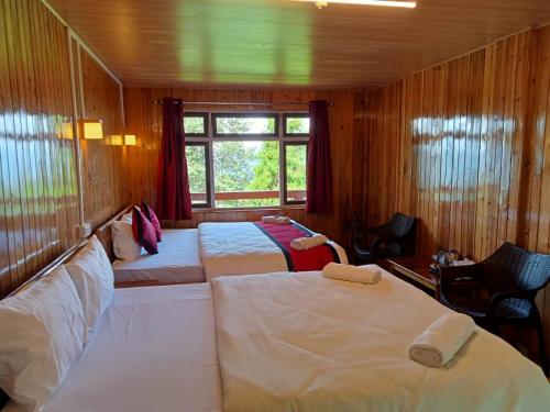 Standard King Room image 1