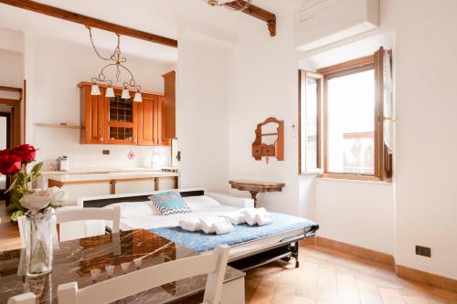 Monti Home - 5 Minute Walk to Colosseum & Metro, Rom (Foto 8)