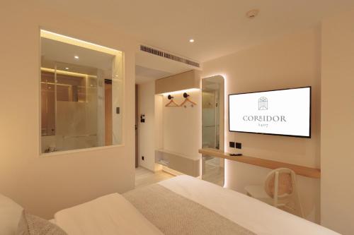 508753250 CORRIDOR 2407