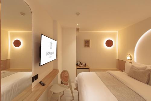 508753251 CORRIDOR 2407