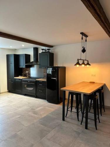 Gîte 10 personnes avec spa privatif (Gite 10 personnes avec spa privatif) in Pouilly-en-Auxois