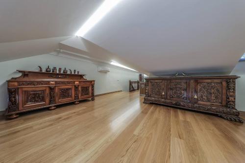 Luxury Medieval 2 Storey apartment with Antique Furniture in Old Town, Tallinn (photo 8)