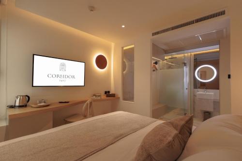 508757795 CORRIDOR 2407