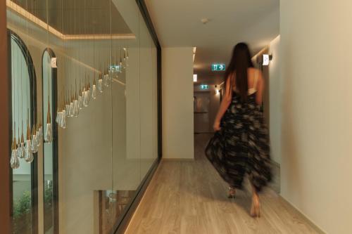 508760590 CORRIDOR 2407