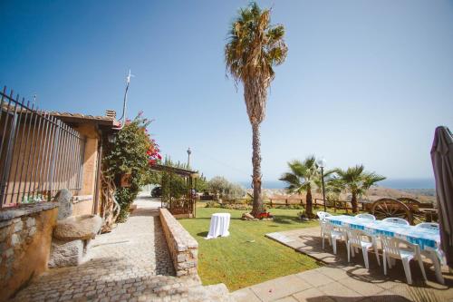 Calàmi - Villa Romeo - Private Apartments with Pool, Seaview & Olive Grove