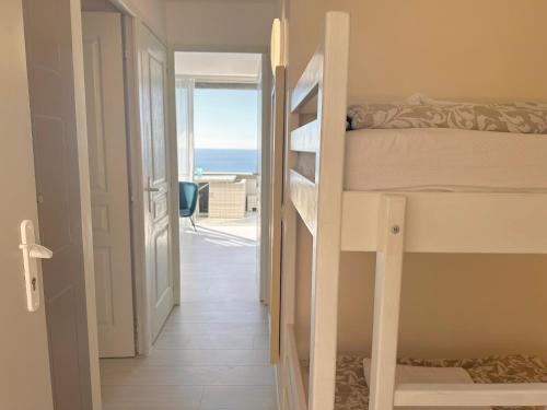 One-Bedroom Apartment with Cabin Room and Sea View