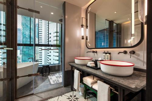 room detail thumbnail 2