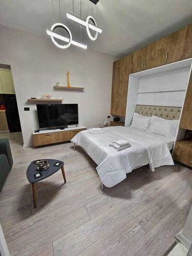 Studio near US Embassy with balcony, Tirana (photo 2)