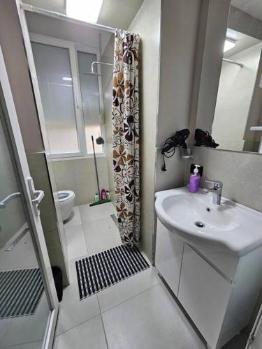 Studio near US Embassy with balcony, Tirana (photo 5)