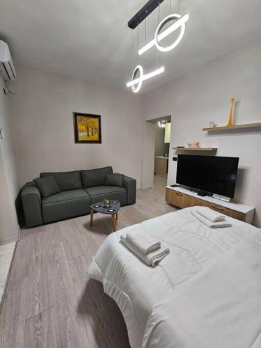 Studio near US Embassy with balcony, Tirana (photo 9)