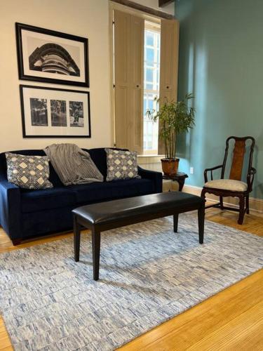 Chic Two-Bedroom Apartment on Camp St, New Orleans detail