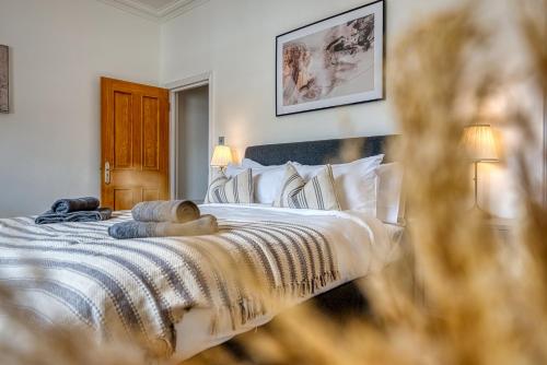 2-Bedroom Stunning, Modern & Spacious Apartment, near Ocean Village, Central Southampton - by Blue Puffin Stays - Ocean Village