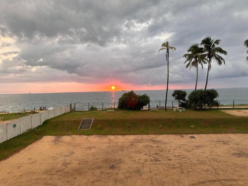 Joansa Luxury Beachfront Apartment - image 12
