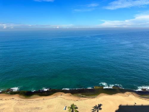 Joansa Luxury Beachfront Apartment - image 11
