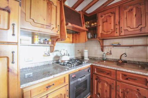 Kitchen, Casa Lucio: a step away from the mountains in Plesio