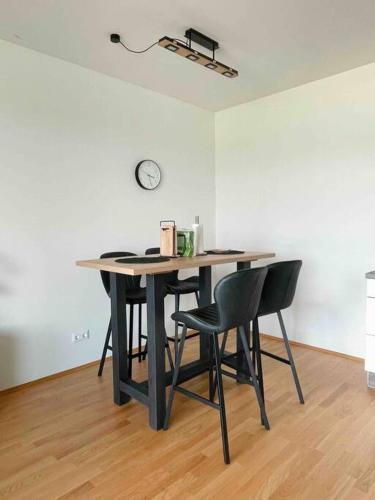  Luxury Modern Apartment near business area in Raaba