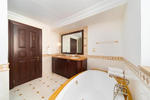 Elan Murjan Rimal Suites Sea in 3 min walk! 6 Bedrooms & Hall Massive Layout - image 3