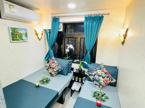 room detail thumbnail 1