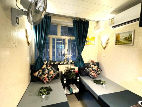 room detail thumbnail 0