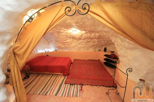 2 queen beds, 2 twin beds