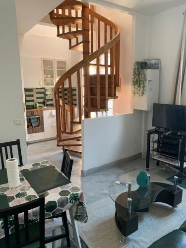 PAVILLON & Jardinet A 5 MN PARIS , 30 MN STADE de FRANCE au pied du RER B in เคฌอง