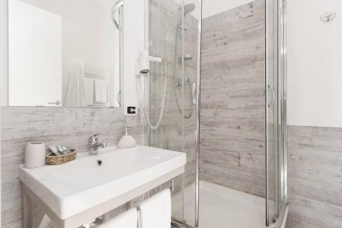 B&B Exa Rooms - Just Rome - 샤워실