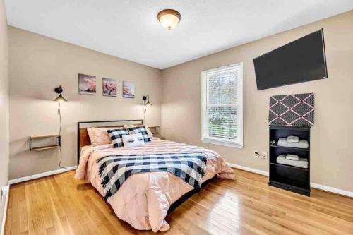 The Greensboro Getaway - Peace within the Woods in Groometown, USA