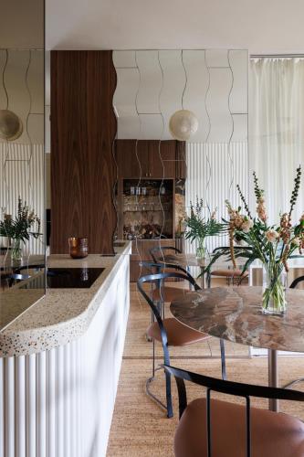 Vintage Glamour Suite, parveke, parkkipaikka, Helsinki (photo 9)