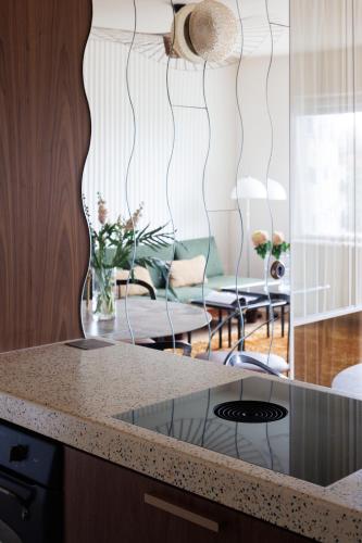 Konyha, Vintage Glamour Suite, parveke, parkkipaikka in Meilahti