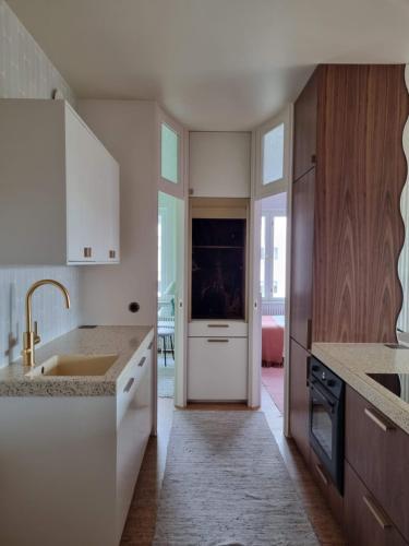 Konyha, Vintage Glamour Suite, parveke, parkkipaikka in Meilahti