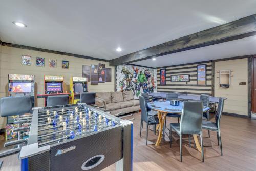 Bear Haven Cabin - Lake, AC, Pool with Game Room! in Gouldsboro, Vereinigte Staaten von Amerika