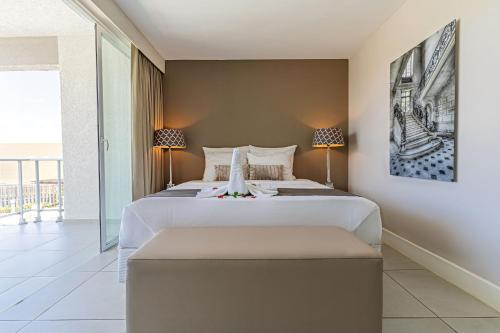 Large Luxury apartment on Palm Beach