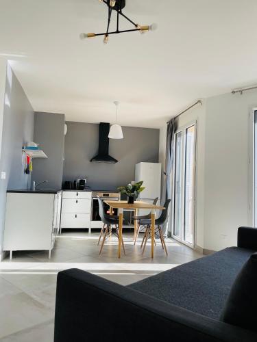 Antibes Old Center Charming Brand New Apartment - Location saisonnière - Antibes