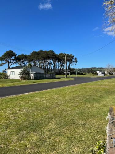 Hosts on the Coast - Reel Escape on Banks, Cooks Beach (photo 4)