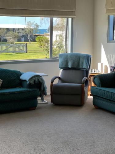 Hosts on the Coast - Reel Escape on Banks, Cooks Beach (photo 5)