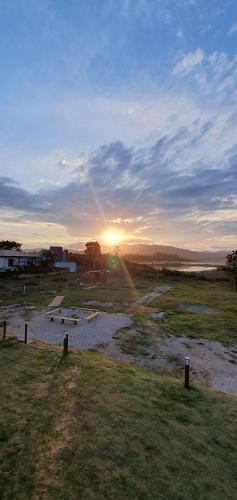 Lindos Bangalos a beira da Lagoa com hidromassagem lareira e churrasqueira individual e cozinha completa