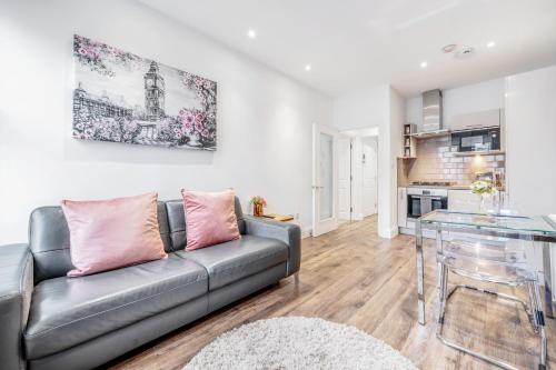 Bright & Modern 2-Bed Notting Hill Apartment, Londra