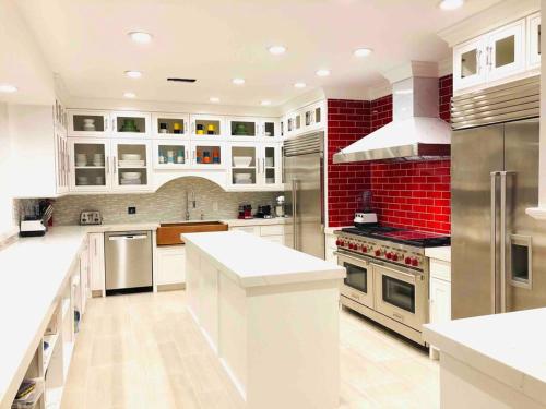 Beautiful lakefront private resort home, Lake LBJ in Buchanan Dam, USA