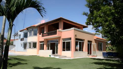 Majestuosa villa en Juan Dolio, Guavaberry Golf & Country Club in Guavaberry