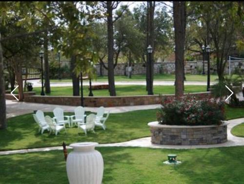 Beautiful lakefront private resort home, Lake LBJ in Buchanan Dam, USA