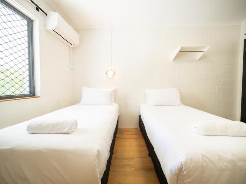 Cape Byron YHA Room Type - Twin Room with Shared Bathroom