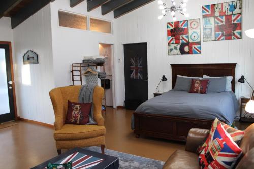 Private Bright Modern Studio! Queen bed !