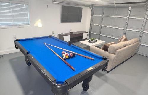 Disneyland Retreat-Pool Spa Game in Anaheim, USA