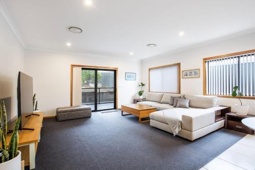 Tangerine - Pet Friendly - 3 Mins Walk to Beach