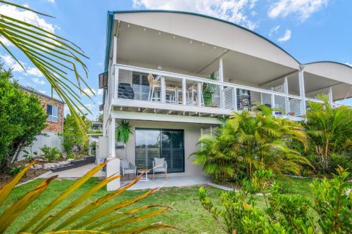 1-46 Manooka Drive - Rainbow Beach Aircon. Wifi. Pool. View
