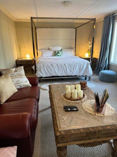 Royal highland livingroom bedroom suite