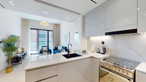 Primestay - Binghatti Canal 1BR Business Bay - image 3