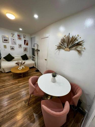 2 Bedrooms apartament one stop from Manhattan in Weehawken, USA