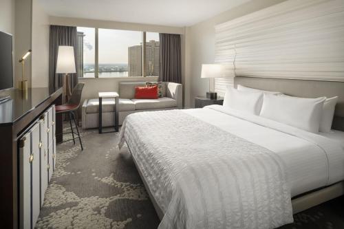 Guest room, 1 King, City view room in Le Meridien New Orleans