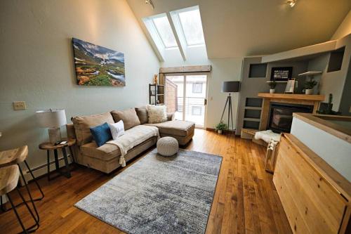 Ski IN/Ski OUT; On Town Free Bus Loop, Hot Tub! - Apartment - Telluride
